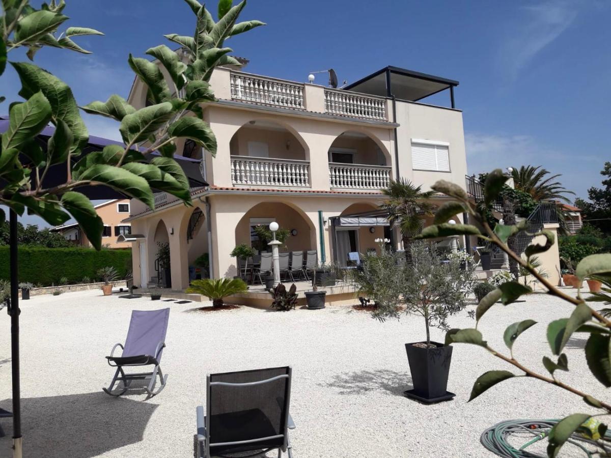 Villa Meli - Apartments Mit Meerblick Medulin Luaran gambar