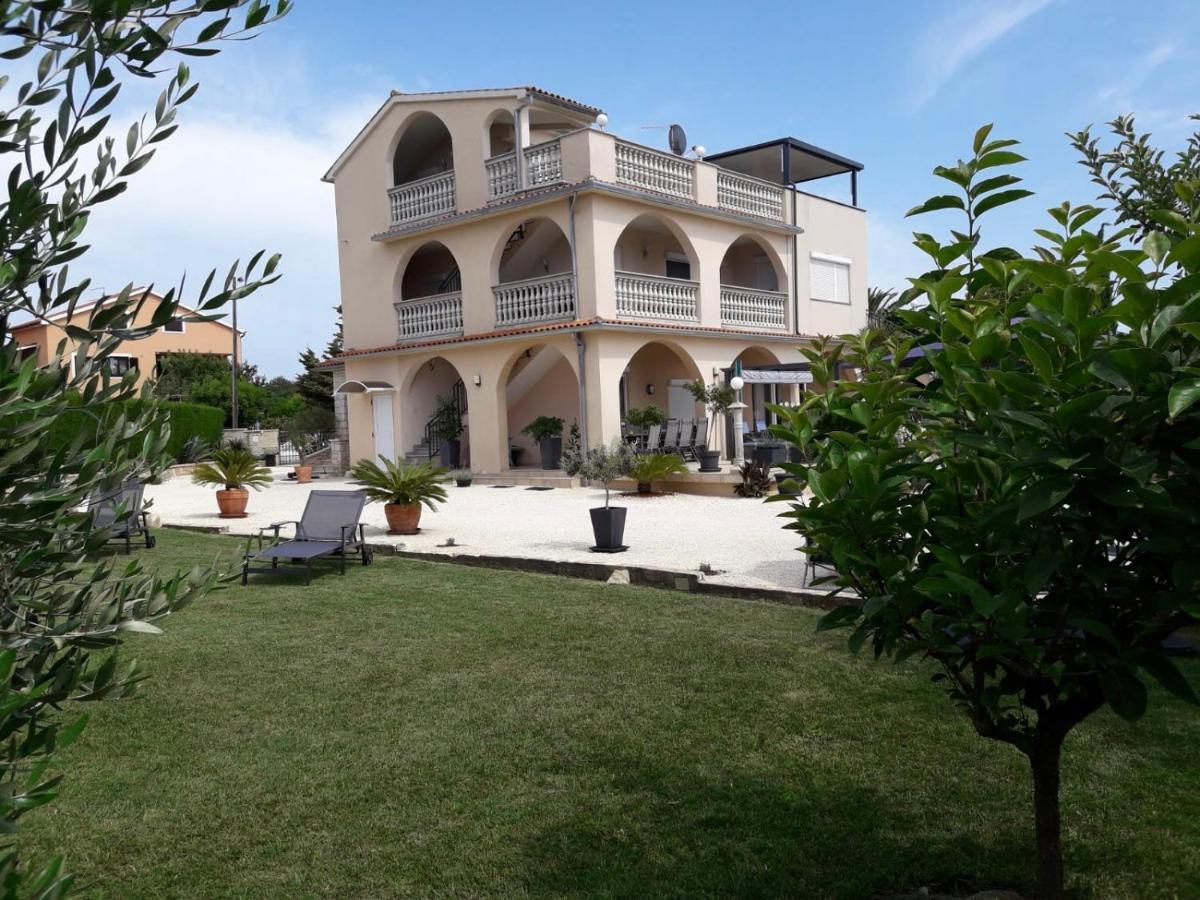 Villa Meli - Apartments Mit Meerblick Medulin Luaran gambar