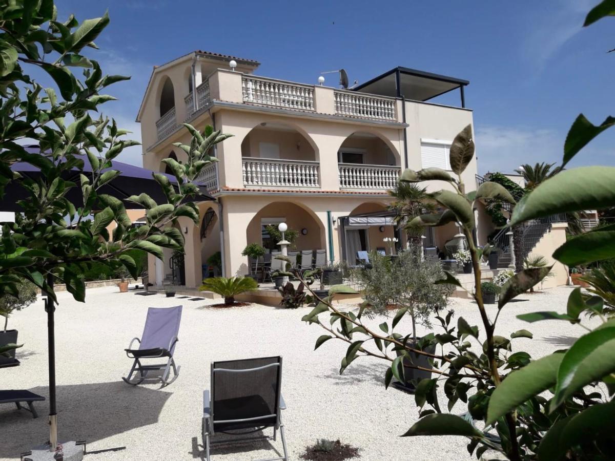 Villa Meli - Apartments Mit Meerblick Medulin Luaran gambar