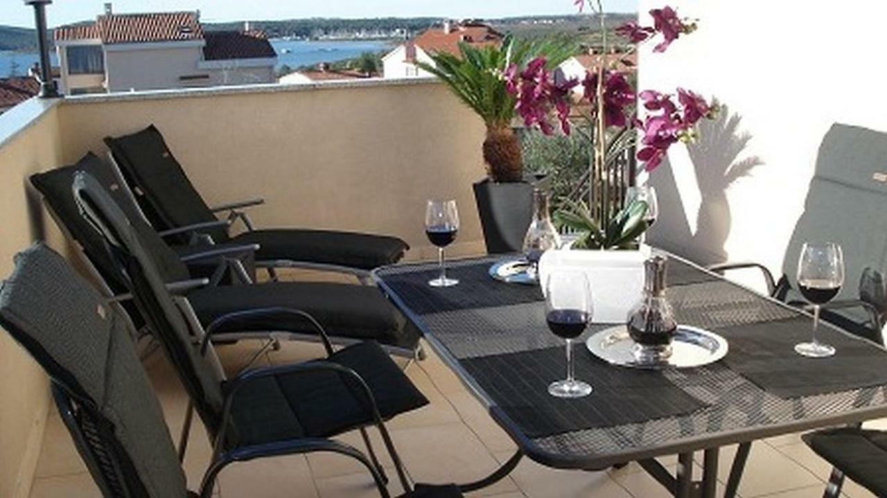 Villa Meli - Apartments Mit Meerblick Medulin Luaran gambar