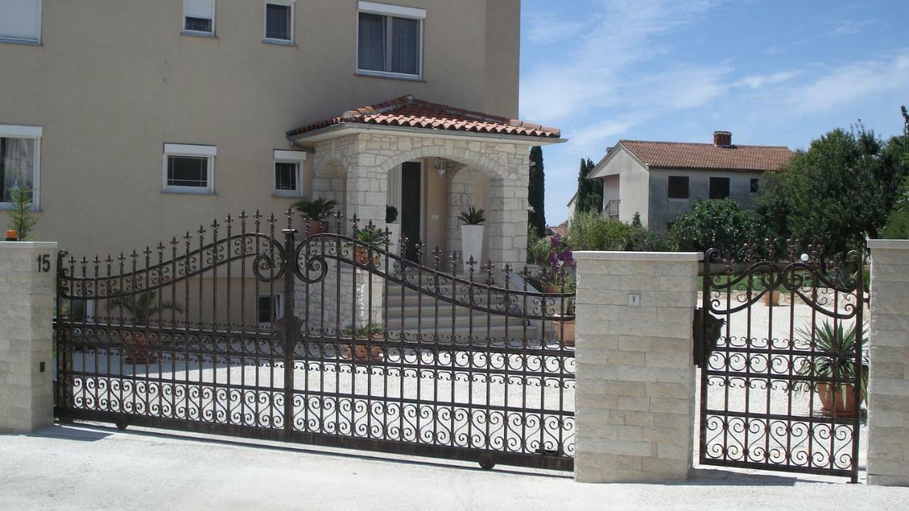 Villa Meli - Apartments Mit Meerblick Medulin Luaran gambar